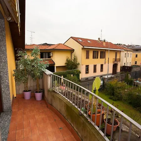 Bnbook-train Station Loft Apartment Rho